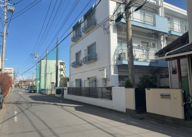 隣家の土地はどうなっているのか、生活利便施設が近くにあるのか、学校まで近いかなど、お客様のライフスタイルにあわせたイメージが重要です。また、近くにあると困る施設が近くにないかも確認するといいでしょう。