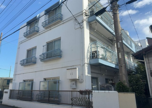 眺望の良さを楽しめるダイニングキッチンで家族団らんの時間を過ごしてはいかがでしょうか。バルコニーから見える景色を家族で眺める時間は、時間が経つのを忘れてしまいそうですね。是非、現地を見に行きましょう！