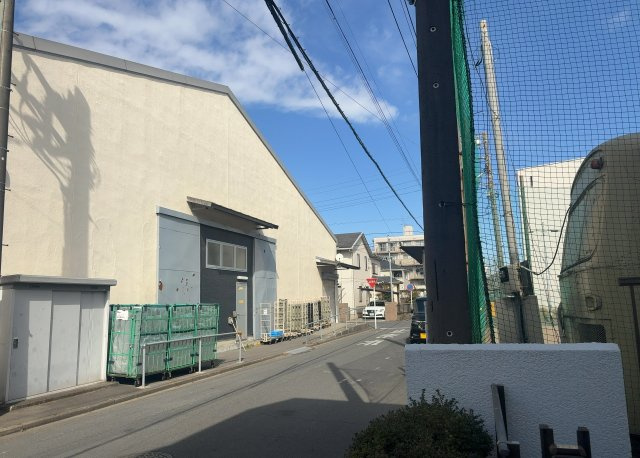 眺望を気にして物件を探す場合、前面に建物が建っていないか現地で確認しましょう！前面に建物があると景色はもちろん、日当たりや風通しにも影響が出てきます。住んだ時のことを想像しながら現地見学をしましょう。