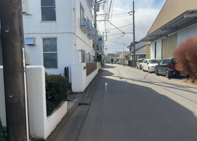 外観はマンション管理がされているかの目安になります。築年数が古いと、壁面は劣化してひび割れが生じることも！建物が古びていても細かいところが修繕されていると、きちんと管理されているなぁと感じるでしょう。