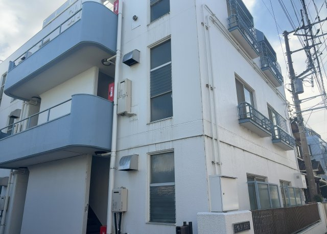 マンションの駐輪場は、事前に空きがあるか確認を取ると安心です。せっかく入居したのに駐輪スペースがない！なんてことになったら大変ですよね。そこで、内見時や購入前にはまず事前に確認しておくと良いでしょう。