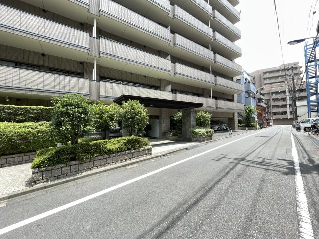 マンションの顔でもある、高級感漂うエントランス。　