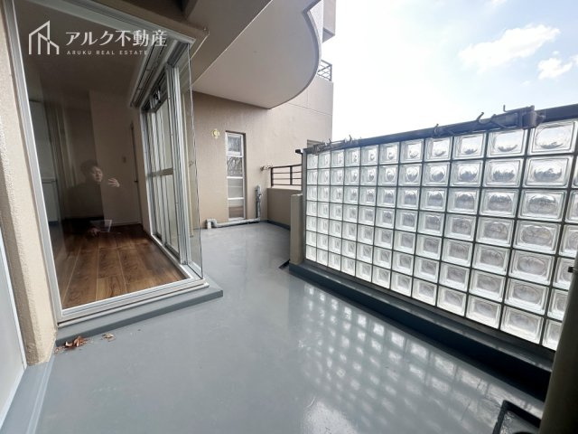 南向きの陽当りの良いバルコニー