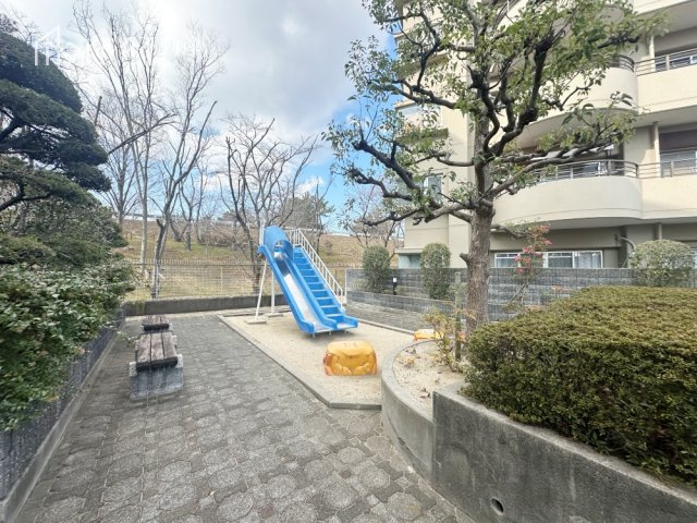 敷地内に公園があり、子育て世代のファミリーにも嬉しいですね