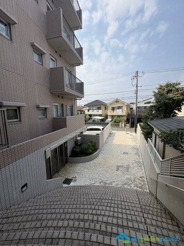 外観は落ち着いています