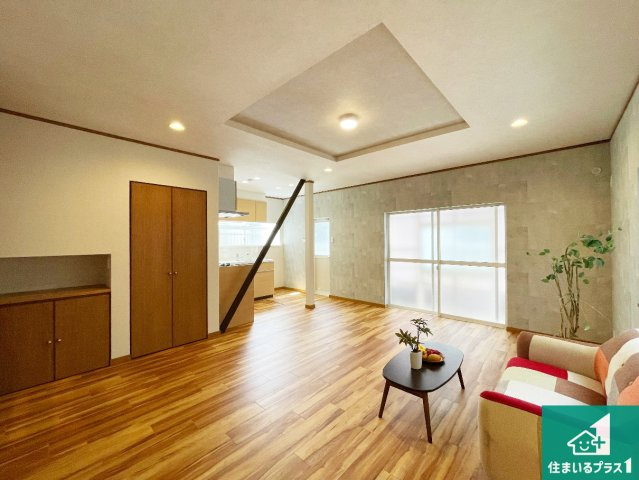 シンプルなリビングは、観葉植物等のインテリアを楽しめますね！パパ好みにも、ママ好みにも家具次第で雰囲気を変えることができます！　
