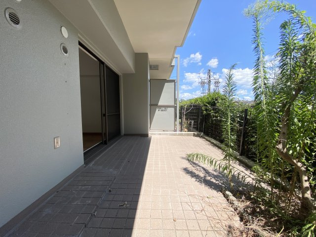 専用庭付きの物件で、陽当たりも良好で洗濯物も良く乾きそうです♪また、お休みの日には専用庭でゆっくりする時間も良いですね♪