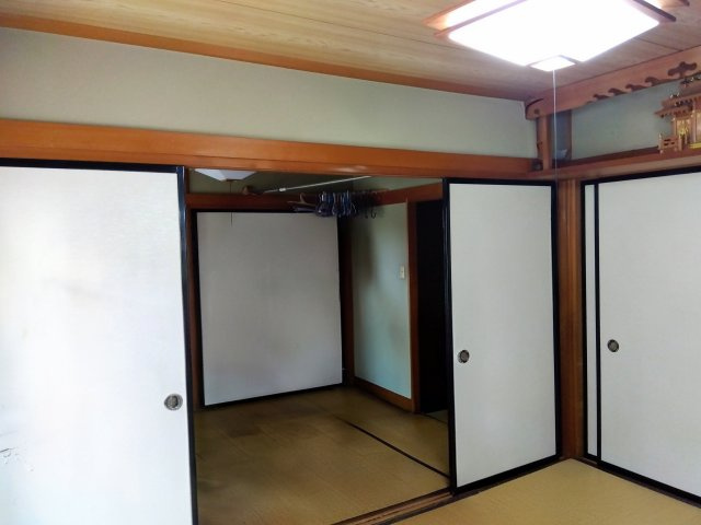 開け閉めで空間を自由に仕切り広さを調整できる柔軟な設計になっています。