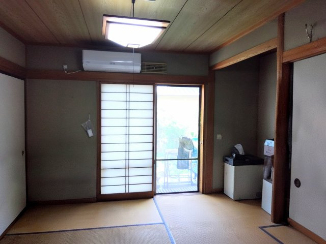 来客スペース・子供の遊び場・昼寝スペースなど色々と幅広く使える大活躍の和室です。