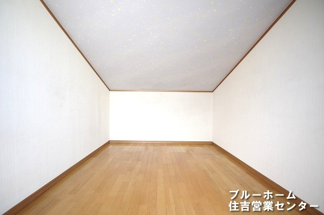 屋上にある収納としても使えるお部屋です！