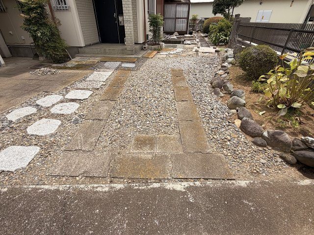 カースペース！隣に車庫（1台分）もあります！