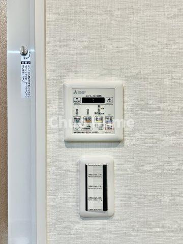【浴室乾燥機】暖房・冷風・換気・乾燥が可能です。毎日を快適に過ごせるうれしい機能が揃っています。雨の日の洗濯物も安心です。