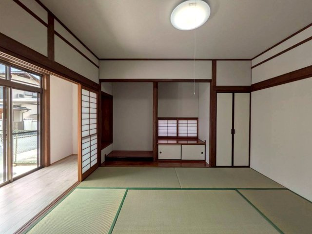 1階にはは和室がございます。　大人もお子様もゆっくりくつろげます♪　寝室にするのもありですね。