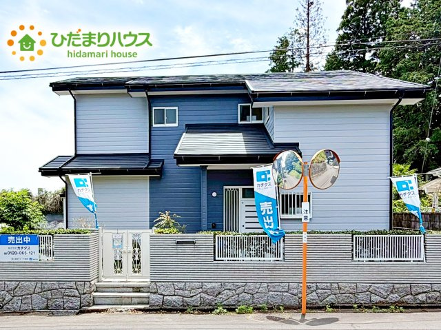 明るい光が差し込む開放感あふれる住まいです。