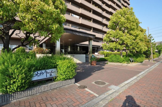 マンション前