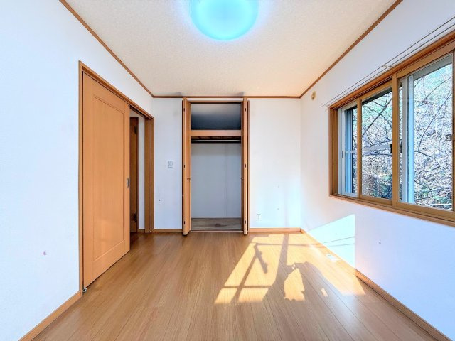［施工前］◆暮らし心地を大きく左右する収納を、適材適所に配置し使い勝手を考慮しました。空間を余すところなく有効利用した収納は生活空間をより上質なものにしてくれるでしょう。　