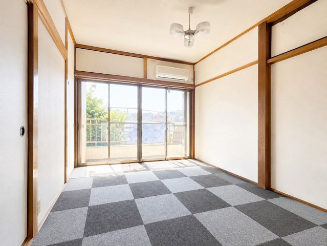 ◆気持ちの良い風が室内へ入り込む居室。家具を配置しても広々ご利用いただけます！！※写真は加工しています