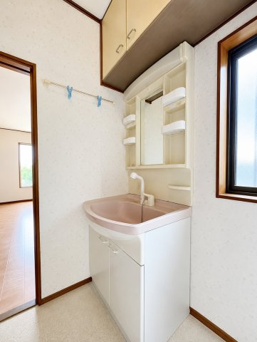 ◆ご家族の1日が始まり、1日が終わりを締めくくる洗面空間。※写真は加工しています