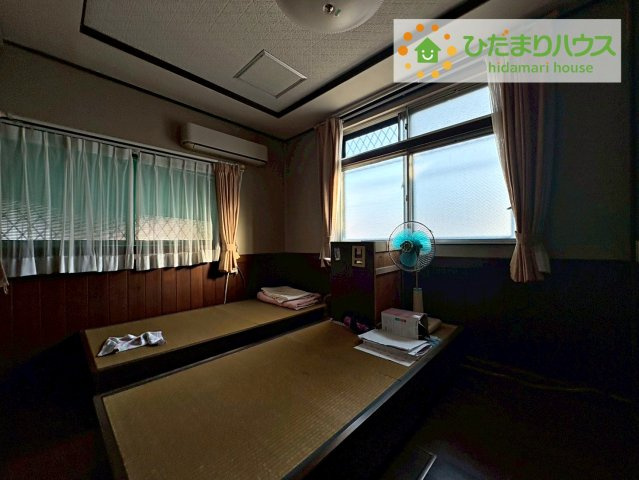 たっぷり光の入る、明るい寝室です!(^^)!