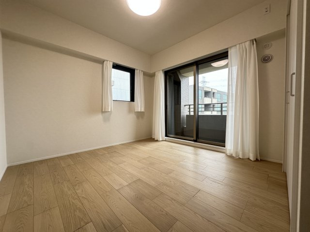 2面採光の居室。明るく通風の良いお部屋です。