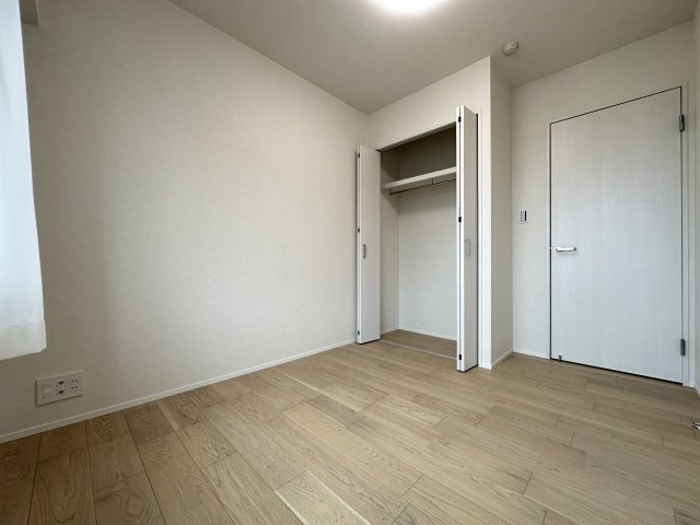 開き戸の居室は子ども部屋、書斎など、ライフスタイルに合わせて柔軟にお使いいただけます。