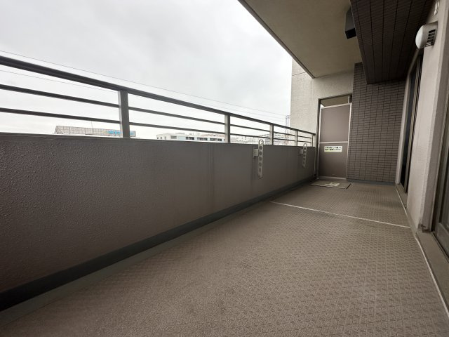 撮影日はあいにくの曇り空でしたが南東向きで陽当りが良く洗濯物の渇きも早いので家事の時短に◎