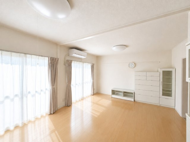 ◆リビングは一日中太陽の光が射し込みます。家族が集まる空間は、自然と笑顔が溢れます！写真は加工しております。