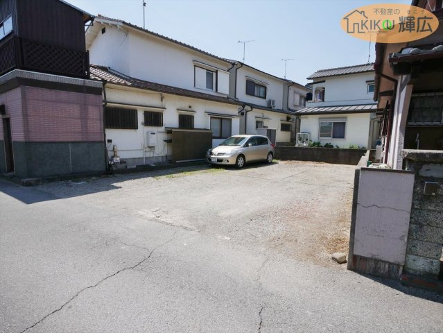周辺非常に閑静な住宅街となっております。
