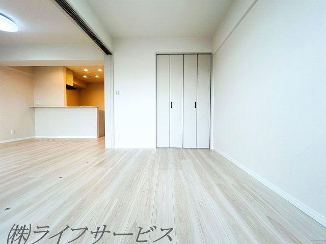 洋室4.6帖／クローゼット有！東南向きのバルコニーに面した陽当り良好のお部屋です！