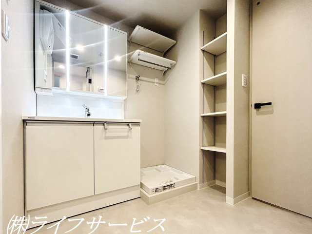 三面鏡シャワー付洗面化粧台新調