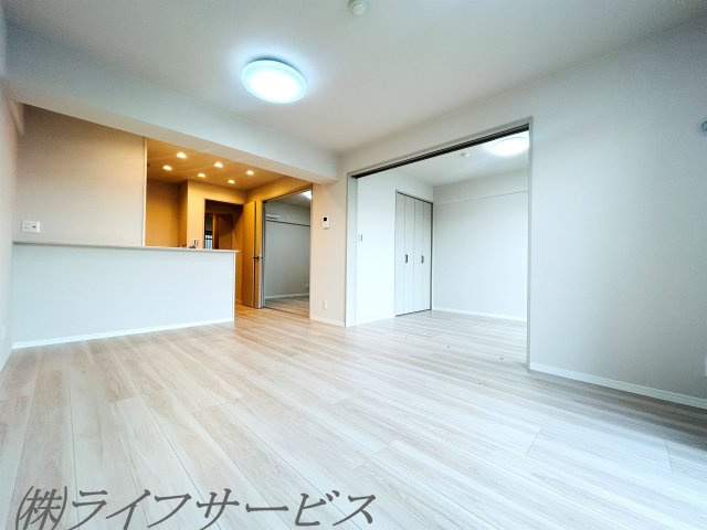 ＬＤＫ12.6帖／リフォーム済につき即入居可！上層階・東南向きにつき陽当り眺望良好！