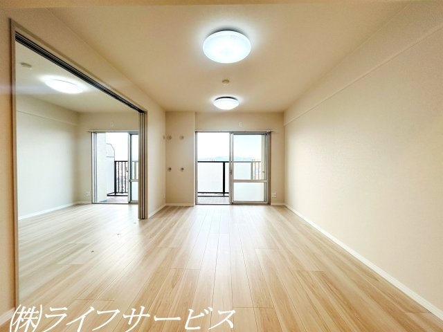 ＬＤＫ12.6帖／リフォーム済につき即入居可！上層階・東南向きにつき陽当り眺望良好！