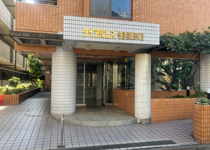 マンションのエントランスには、もともと風よけや防犯の役割がありますが、マンションによって宅配ボックスなどの設備が備わっている所もあります。日々の生活をイメージしながら生活しやすさをチェックしましょう。