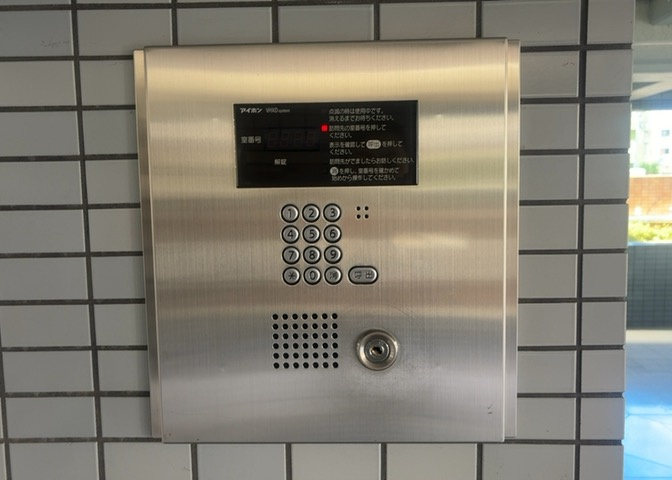 当然のことではありますが、オートロックやセンサーライト、ホームセキュリティーなどの防犯設備があれば、小さいお子様がいるご家庭も安心ですよね！まず物件購入の際は、防犯設備もチェックするようにしましょう。