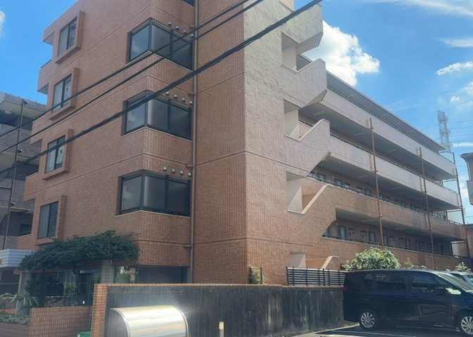 眺望の良さを楽しめるダイニングキッチンで家族団らんの時間を過ごしてはいかがでしょうか。バルコニーから見える景色を家族で眺める時間は、時間が経つのを忘れてしまいそうですね。是非、現地を見に行きましょう！