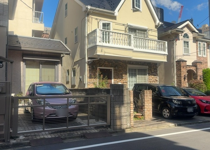 眺望を気にして物件を探す場合、前面に建物が建っていないか現地で確認しましょう！前面に建物があると景色はもちろん、日当たりや風通しにも影響が出てきます。住んだ時のことを想像しながら現地見学をしましょう。