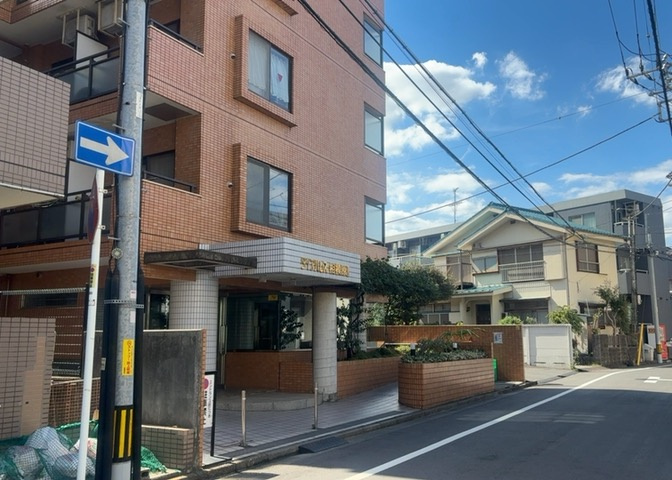 外観はマンション管理がされているかの目安になります。築年数が古いと、壁面は劣化してひび割れが生じることも！建物が古びていても細かいところが修繕されていると、きちんと管理されているなぁと感じるでしょう。