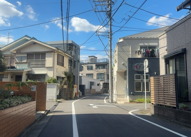 眺望の良さを楽しめるダイニングキッチンで家族団らんの時間を過ごしてはいかがでしょうか。バルコニーから見える景色を家族で眺める時間は、時間が経つのを忘れてしまいそうですね。是非、現地を見に行きましょう！