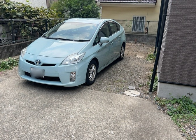 駐車場と明記されていても、最小スペースでつくられた駐車場だと大型車は駐車できなかったり、出入りしにくくなったりする可能性があります。お車のサイズと購入したい物件の駐車場のサイズを現地で確認しましょう。