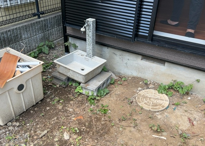 敷地内に散水栓や立水栓があると便利です。水道水を直接利用できるため、水を運ぶ手間を省くことが出来ます。大量の水を必要とする洗車作業や清掃などに役立ちます。その他設備とあわせて、現地でご確認ください。
