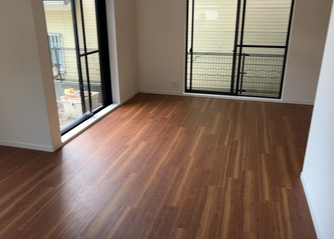 L型アイランドタイプは、キッチンからダイニングにもリビングにも目が行き届くので、とても使いやすい配置です。L字型独立タイプは、キッチンを独立させてるためLDKというよりもLDといった様なイメージです。