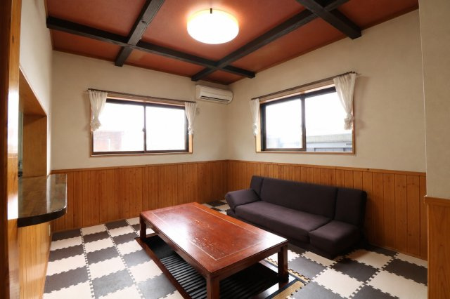 居酒屋さん風の居間です！ここで家族団らんしながら食事を楽しんでみては！？　※一部写真が見やすいように家具等を消しています。