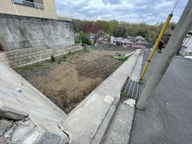 物件の詳細については、現地を見てわかること以外に、役所や法務局などで調べないとわからないことがあります。そのため、現地に行く場合は、もしこの物件を買ったらどのような生活ができるかをイメージしましょう。