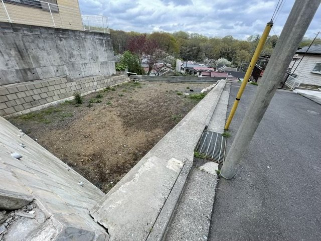 隣家の土地はどうなっているのか、生活利便施設が近くにあるのか、学校まで近いかなど、お客様のライフスタイルにあわせたイメージが重要です。また、近くにあると困る施設が近くにないかも確認するといいでしょう。