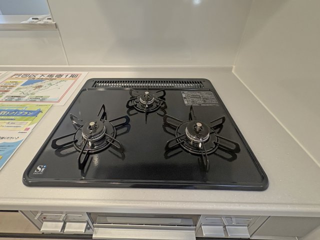 3つ口コンロなのでお料理時間も短縮できます。