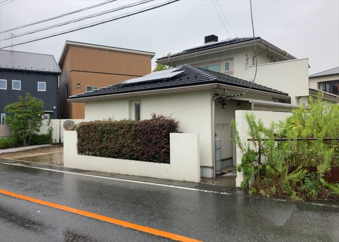 南側道路の場合は長い時間光を入れ込むことができるため、庭やリビングを道路側に持ってくることが多く土地価格も高い傾向にあります。一方北側道路だとリビングや庭が南側になりプライバシーを守ることができます。