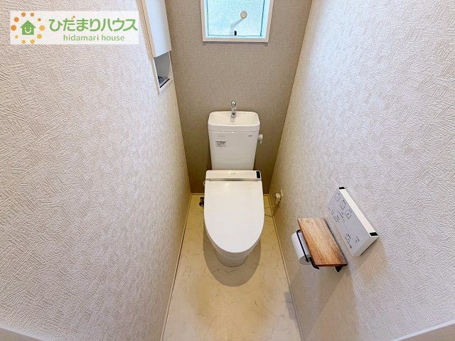 1・2階にトイレあり。階段を降りなくてもいいので、高齢者の方へも優しい配慮です
