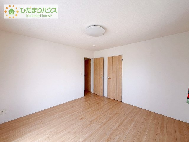 ゆったり広々帖の主寝室。大きなベッドを置いても余裕の広さの主寝室です。