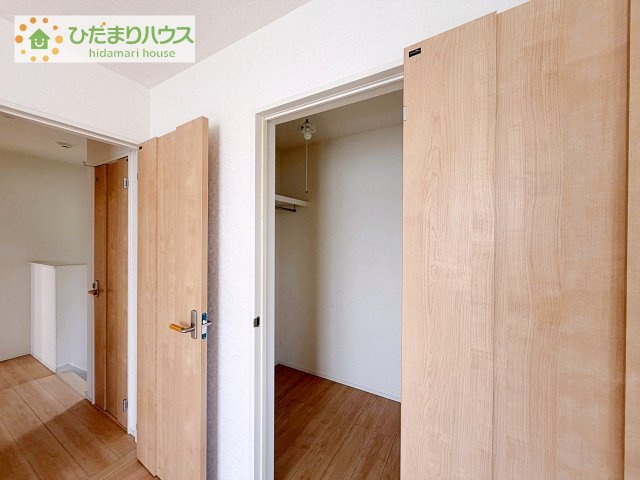 奥様に喜ばれる収納たっぷりのウォークインクローゼット付きです☆