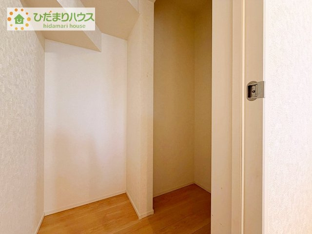 奥行きのあるキッチンパントリー付きで収納力も充実してます。